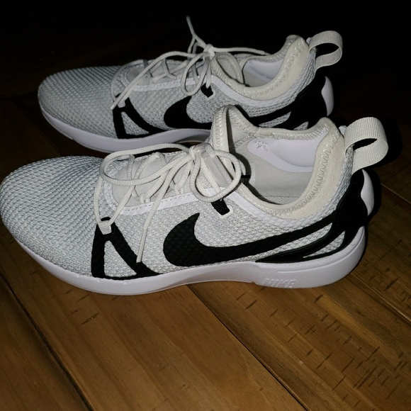 Nike Tennis Shoes - Picture 2 of 5